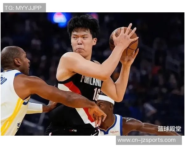 杨瀚森在垃圾时间表现亮眼抢下前场板并送出助攻但默契不足导致失误